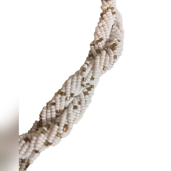 Vintage made in Italy white and gold tone beaded braided necklace - Picture 5 of 9
